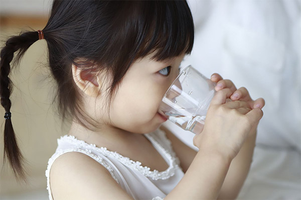 Uống nhiều nước giúp cơ thể nhanh hồi phục khi mắc cúm B